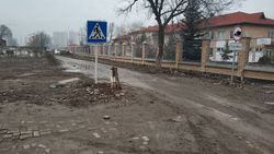 На Токтоналиева-Микаеля Гшлиессера дорога в плохом состоянии. Фото