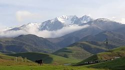 Красивый вид на горы близ Бишкека. Фото горожанина