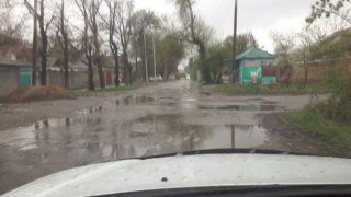 Дороги на ул. Жибек Жолу — Э. Керимова находятся в плохом состоянии <b>(фото)</b>