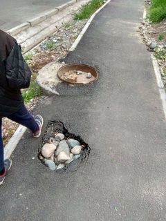 Житель столичного 11 мкр жалуется на качество ремонта дороги возле школы №63 (фото)