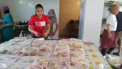 Жители села Кой-Таш развезли еду для медиков. Фото