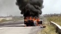 В Кара-Балте полностью сгорела машина. Видео