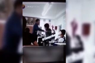 Видео — В одной из школ Бишкека учитель бьет ученика
