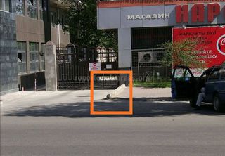 Установленные бордюры тротуара на ул.Токтогула не будут убраны, - мэрия Бишкека