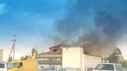 В Петровке горит здание. Фото