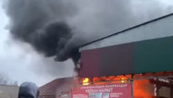 На складе металлоизделий на ул.Орозбекова произошел пожар. Видео