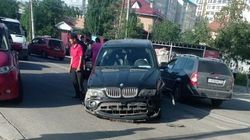 BMW X5 попал в аварию на Баха. Фото