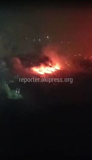 В Чаеке ночью сгорели 5 магазинов. Видео