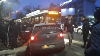 Троллейбус протаранил автомашину на Московской. Ответ мэрии