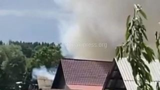 На Суворова полностью сгорели дом, навес и магазин, - МЧС