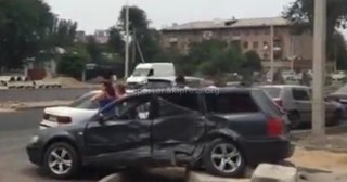 На Жумабека-Ибраимова произошла авария, из-за отсутствия светофора на новой дороге <b><i>(видео,фото)</i></b>