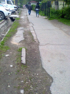 Читатель просит восстановить тротуар по ул.Гоголя, который разрушили 5 лет назад <i>(фото)</i>