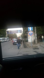 Патрульная милиция, как и другие водители, припарковавшиеся на ул.Киевской между улицами Абдрахманова и Шопокова, нарушили ПДД, - читатель (фото, видео)
