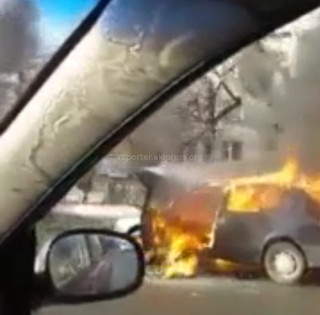 В Оше на одной из улиц сгорела легковая машина <i>(видео)</i>
