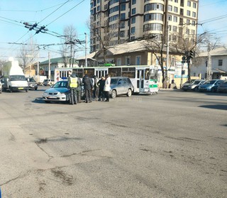На перекрестке Байтик Баатыра-Горького произошло ДТП с участием авто милиции (фото, видео)