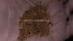 При очистке фильтров на элеваторных узлах Бишкектеплосети нашли неизвестные гранулы