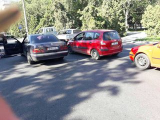 На ул.Ибраимова в Бишкеке автомашина на пешеходном переходе сбила женщину <i>(видео)</i>