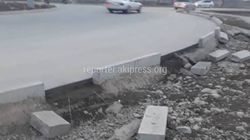 В жилмассиве Ак-Орго на Ахунбаева-Кырк-Кыз отвалились бордюры вдоль дороги (фото)