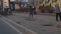 На Манаса-Киевской парковку закрыли бордюром, - бишкекчанин (фото)