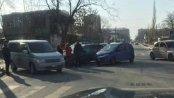 В Бишкеке на Уметалиева-Рыскулова вновь произошло ДТП, - очевидец (фото)