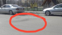 В Бишкеке на ул.Тыныстанова провалился асфальт на 10 см, - горожанин <i>(видео)</i>