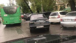 На ул.Московской водитель «Дэу» припарковался на проезжей части дороги (фото)