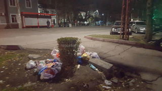 Участок ул.Московской весь в мусоре, - бишкекчанин (фото)