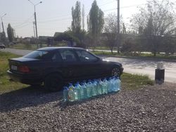 На автомойке в Ак-Орго бензин продается в пластиковых бутылках, - местный житель