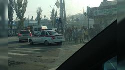 На Жибек Жолу-Курманжан Датка машина патрульной службы милиции нарушила несколько ПДД, очевидец