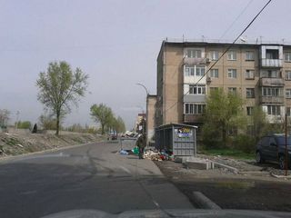 На участке ул.Малдыбаева в Бишкеке образовалась свалка (фото)