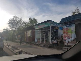 Законно ли установили павильоны на ул.Суеркулова в Бишкеке? - житель (фото)
