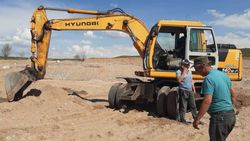 В Иссык-Кульской области возле села Ырдык незаконно вывозят песок, - местный житель. Видео и фото