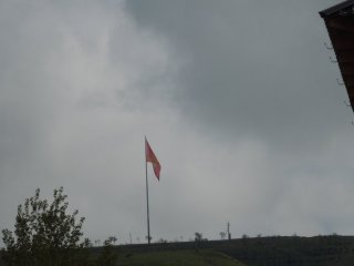 Дорога, ведущая к флагу КР через село Орто-Сай, с каждым днем все больше разрушается <b>(фото)</b>