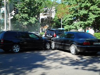 В Бишкеке произошло ДТП с участием трех машин <b>(фото)</b>