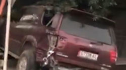 В Бишкеке Toyota Sequoia столкнулась с Lexus GX470 и влетела в жилой дом. Момент аварии