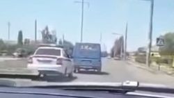 Погоня по улицам Бишкека. Как милиция и горожане гнались за Ford Transit. Видео