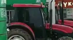 В Бишкеке замечен полностью тонированный трактор. Видео