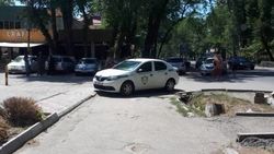 Водитель фирмы Armata Security оштрафован на 1000 сомов за парковку на тротуаре