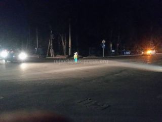 Посреди перекрестка Орозбекова-Баялинова, где часто происходят ДТП, жители поставили манекен <i>(фото)</i>