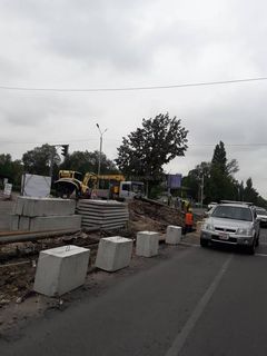 На улицах Жукеева-Пудовкина и Донецкой после ремонта дороги снова вскапывают траншеи
