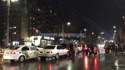 Появилось <b>видео</b> с места ДТП с участием 5 машин в Бишкеке