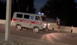 Грузовой бус сбил насмерть двух пешеходов на трассе Бишкек—Кара-Балта. Видео
