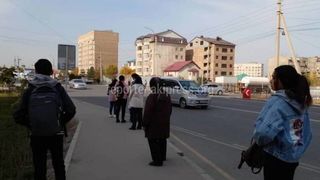 «Бишкекасфальтсервис» установит навес и скамейки на остановке в Джале. Фото