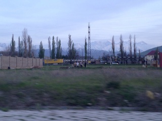 На спортивной площадке в «Киргизии-1» начинают строительство очередных частных домов, законно ли это? - житель <b><i>(фото)</i></b>