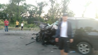 На ул.Шабдан баатыра вчера вечером столкнулись бус и легковое авто, - читатель <i>(фото)</i>