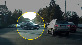 На Чуй-Абдрахманова внедорожник протаранил автомобиль и скрылся с места ДТП <i>(видео)</i>