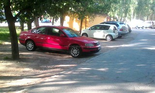 В сквере городка «Совмина» паркуются автовладельцы близстоящих домов