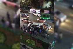 Видео — На Байтик Баатыра произошло 2 ДТП за час: Столкнулись «Мерседес» и «Тойота Ленд Крузер»