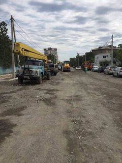 Тротуар на ул.Токтоналиева, где делают новую дорогу, меньше 2 метров, - бишкекчанин (фото)