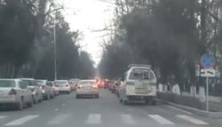 В Бишкеке на бул.Эркиндик водители не соблюдают ПДД, - горожанин (видео)